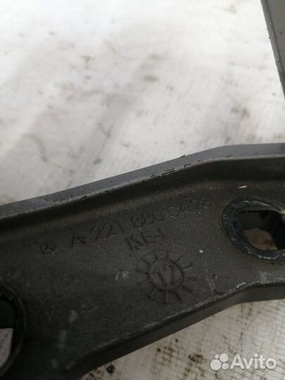 Петля капота правая Mercedes W221 Rest