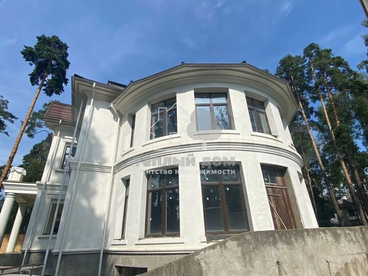 Коттедж 750 м² на участке 15,5 сот.