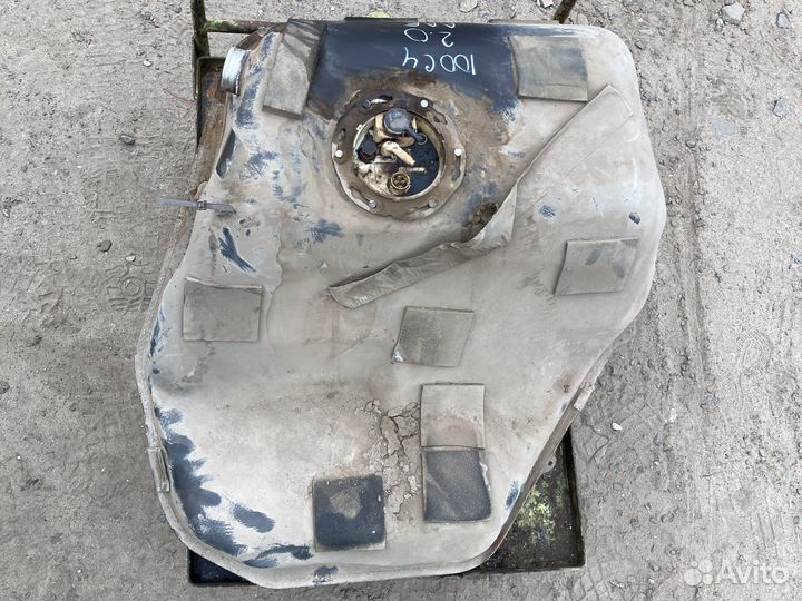 Бензобак ауди 100 С4