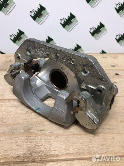 Суппорт тормозной передний правый cf400L