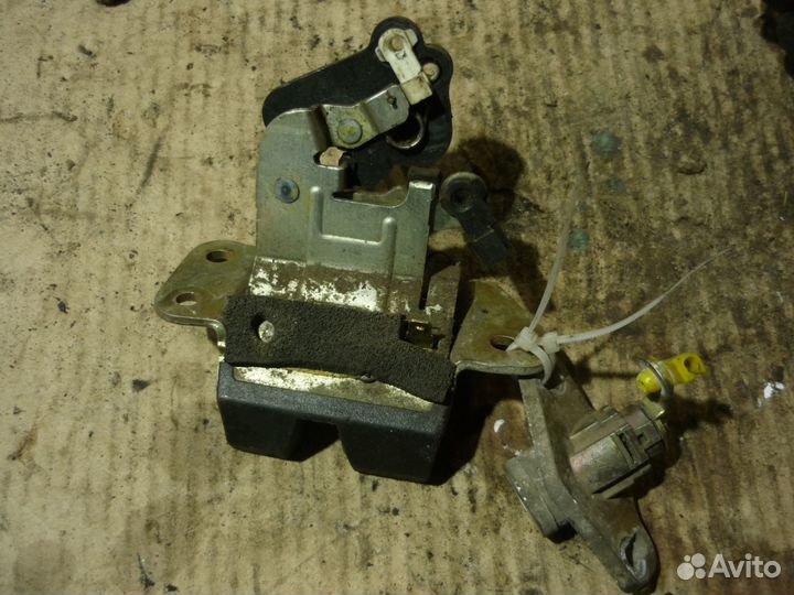 Замок багажника BYD F3