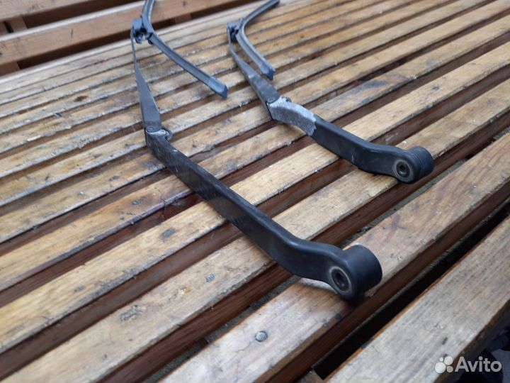 Поводок стеклоочистителя Mitsubishi Outlander CU2W