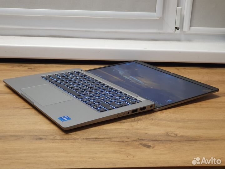 Dell мощный ultrabook i5-1135G7/13.3 ips