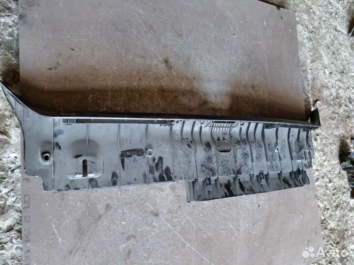 Накладка замка багажника BMW E60