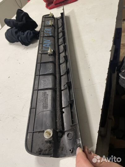 Накладка порога перед правого Mitsubishi Lancer 9