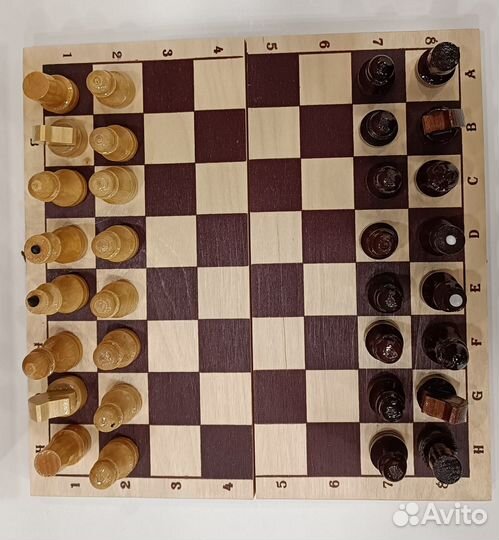 Набор шахмат в коробке
