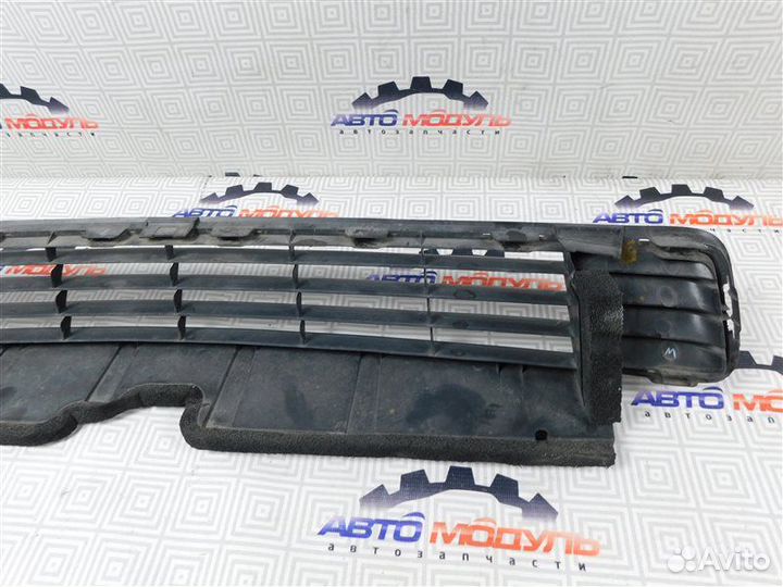 Б/У Решетка бамперная Toyota Prius ZVW30,ZVW35