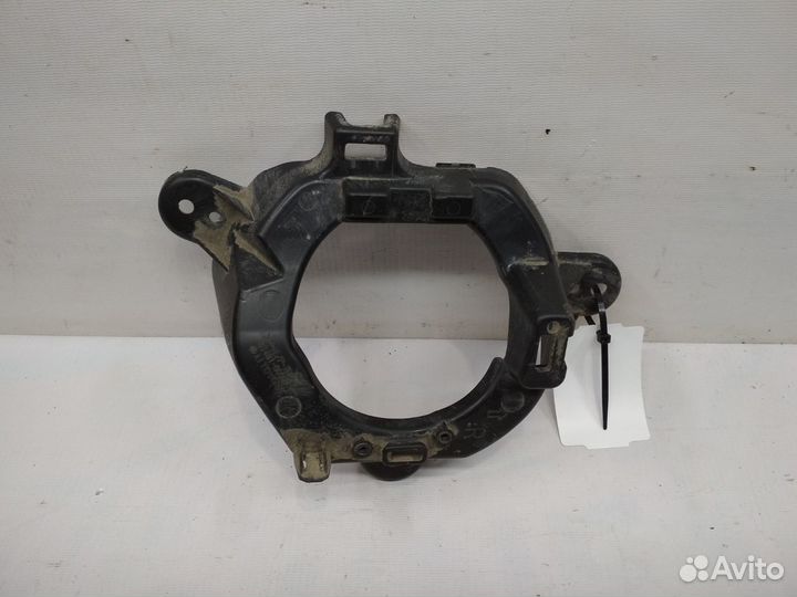 Кронштейн птф передний правый Toyota Land Cruiser