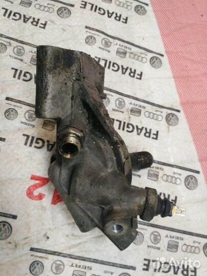 Кронштейн маслянного фильтра Volkswagen Passat B5