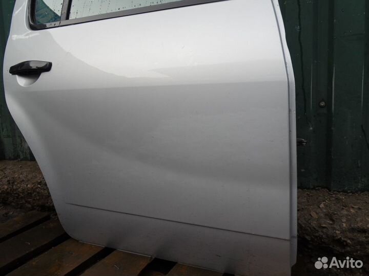 Дверь задняя правая Рено Сандеро 1