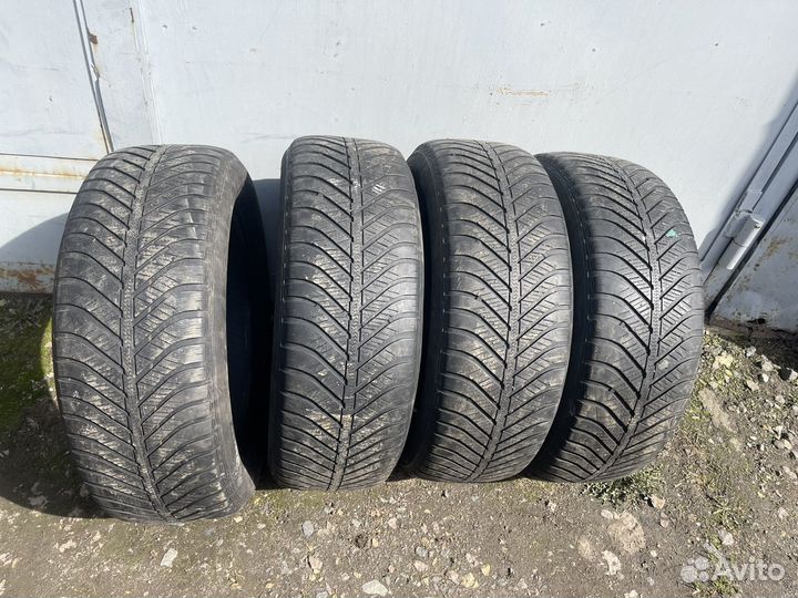 Goodyear Vector 4Seasons 215/60 R16 95H