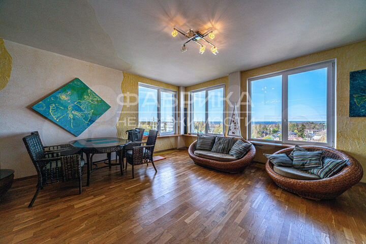 3-к. квартира, 125 м², 8/12 эт.