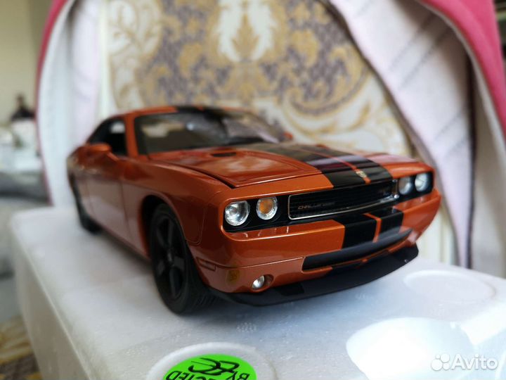 1:18 acme Dodge Challenger SRT8 2010