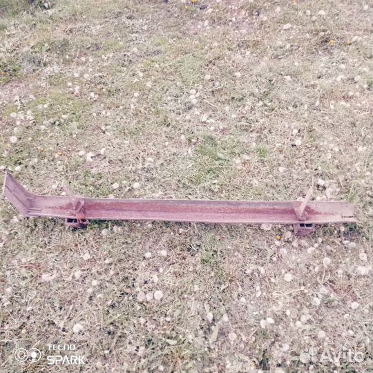 Бампер на машину ваз2106