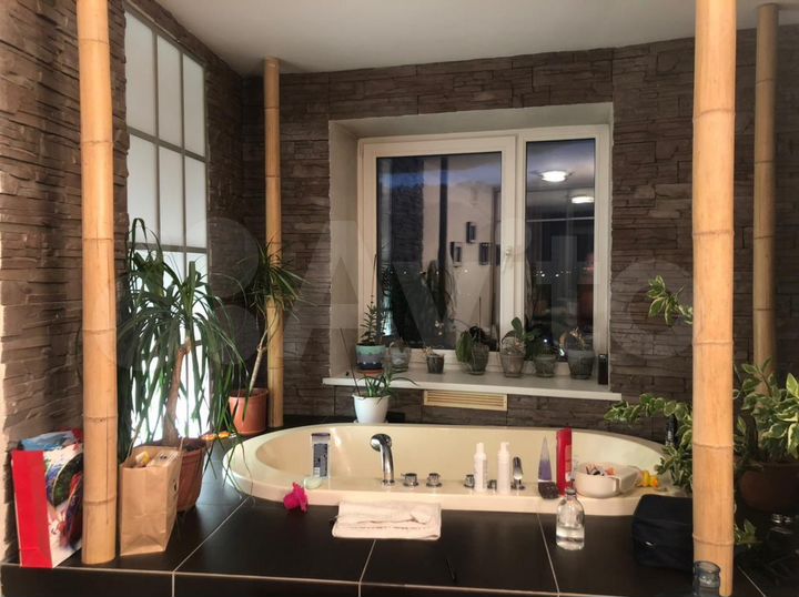 4-к. квартира, 111 м², 8/12 эт.