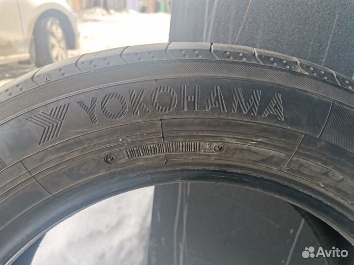 Yokohama BluEarth RV-02 215/60 R17 96