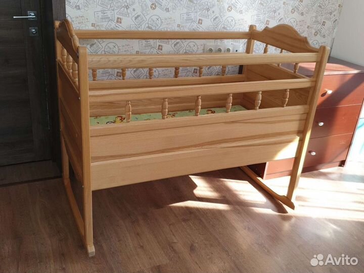 Детская кровать из натурального дерева