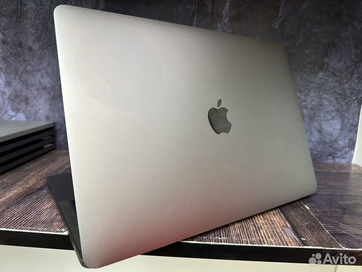 MacBook Pro 13 2017 8/256gb