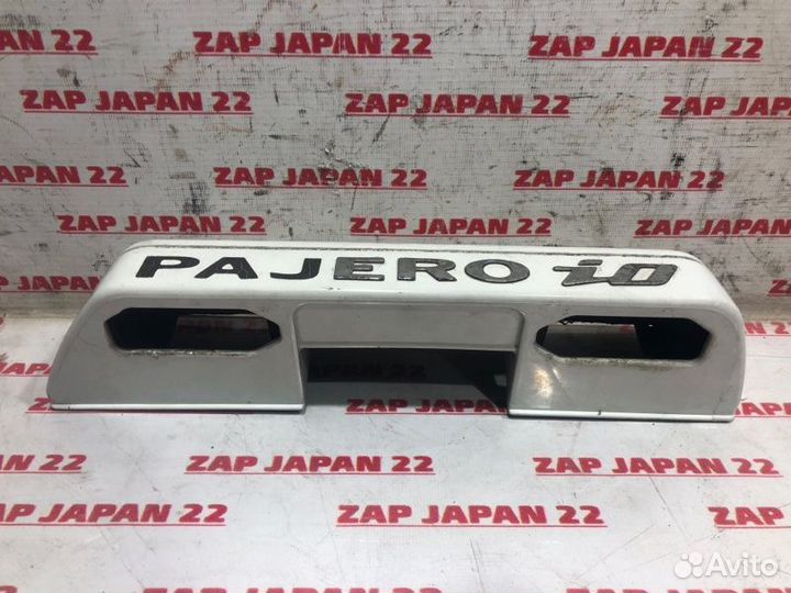 Корпус подсветки номера Mitsubishi Pajero Io H77W