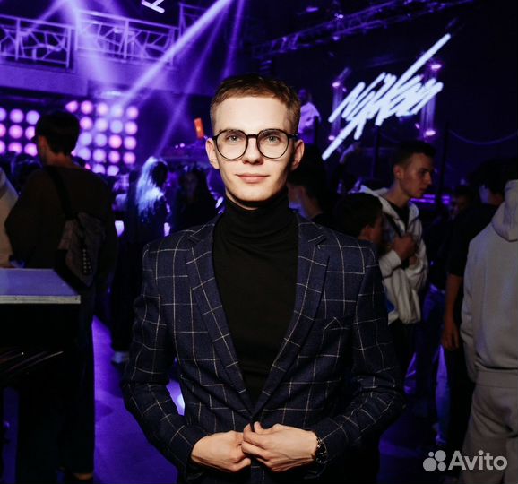 Диджей / ведущий - (Свадьбы/корпоративы)