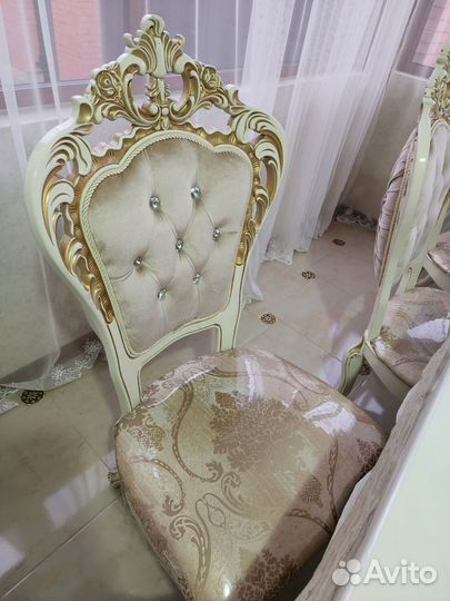 Стол и стулья