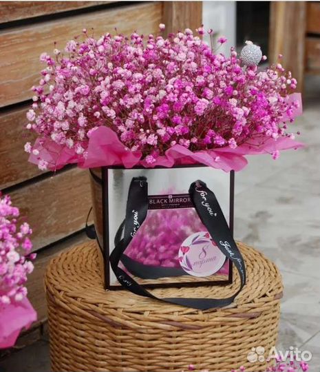 Гипсофила, композиция из живых цветов в коробочке