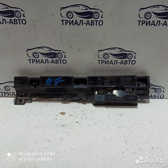 Кронштейн F30