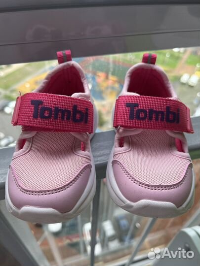 Продам кросовки на девочку 21 размер