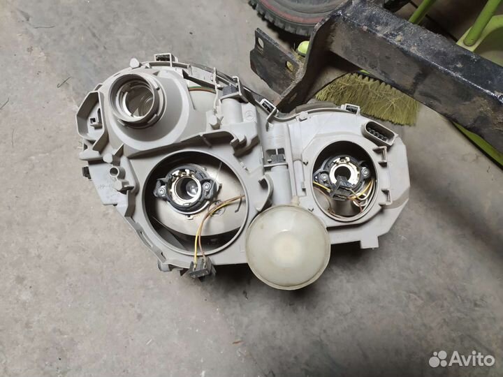 Mercedes benz фара правая - левая