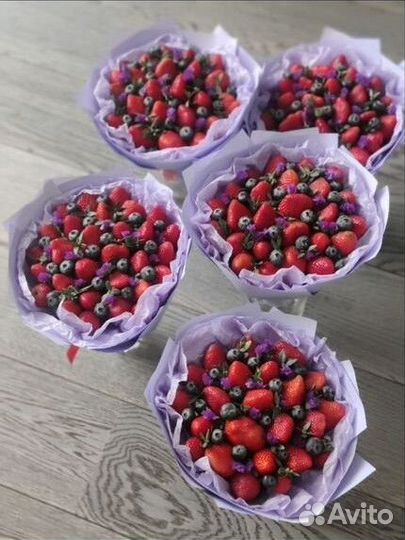 Клубничный букет на 8 марта