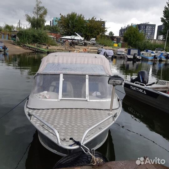 Моторная лодка, почти новая