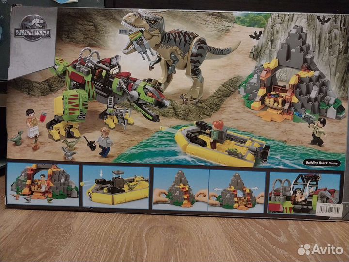 Конструктор Bela Бой динозавров 740 деталей