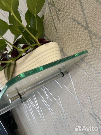 Стеклянная полка