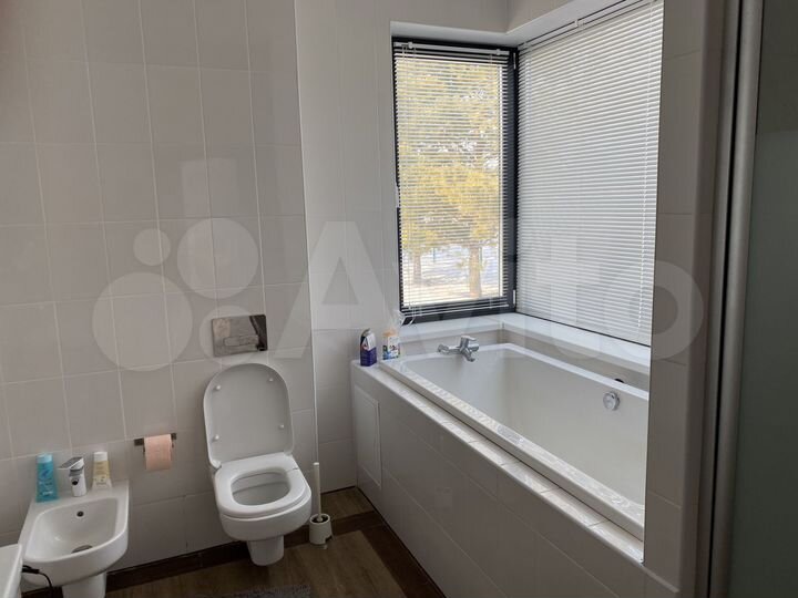 Коттедж 277 м² на участке 13 сот.