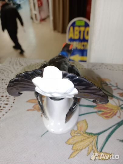 Фарфоровая статуэтка глухарь