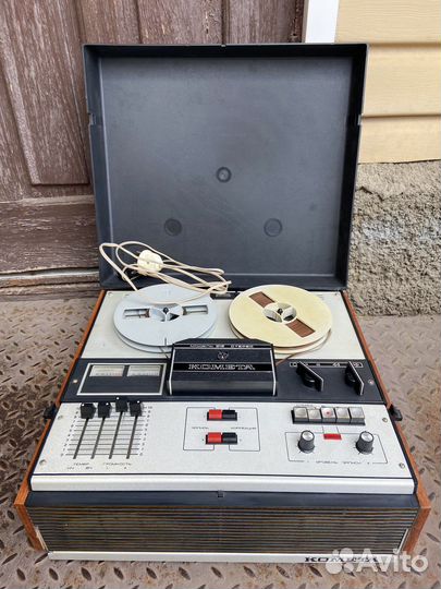 Катушечный магнитофон «Комета 212»СССР