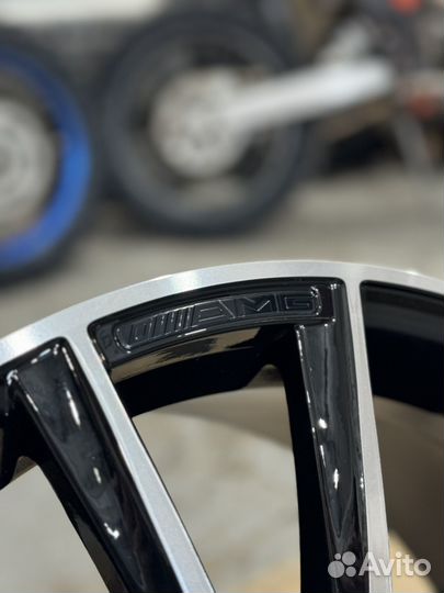 Комплект новых дисков Mercedes-AMG