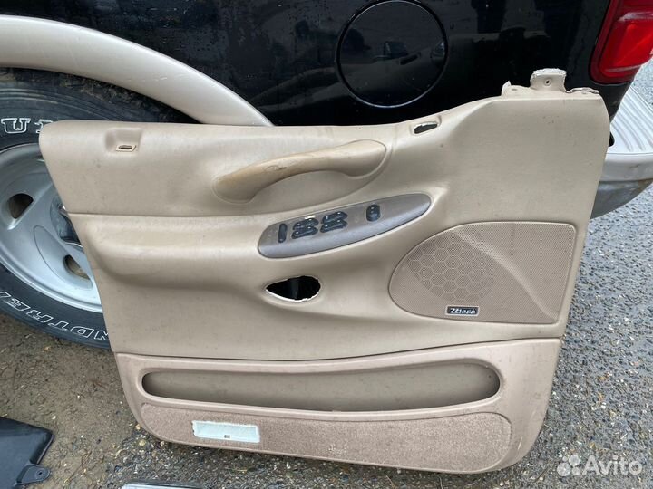 Дверные обшивки Ford Expedition 1