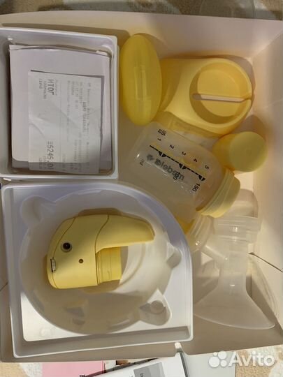 Medela mini electric молокоотсос+накладки на грудь