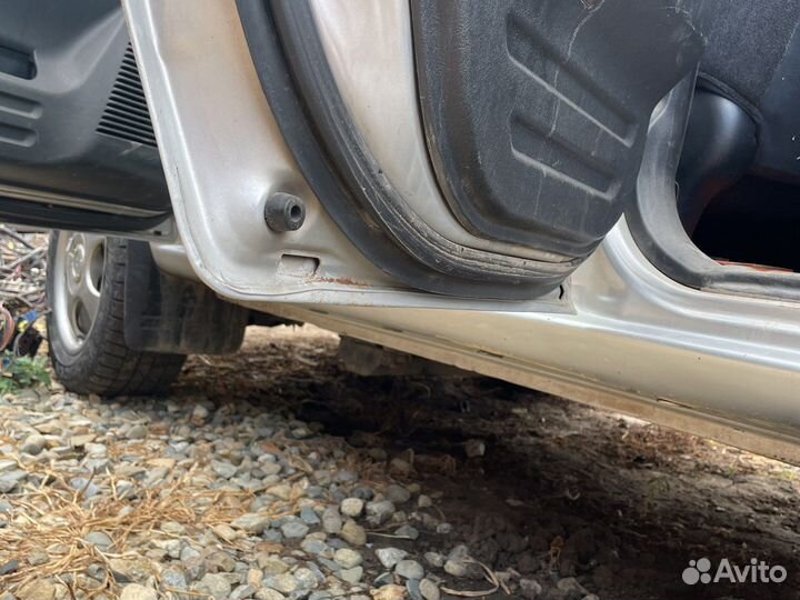 Задняя левая дверь pajero io pinin