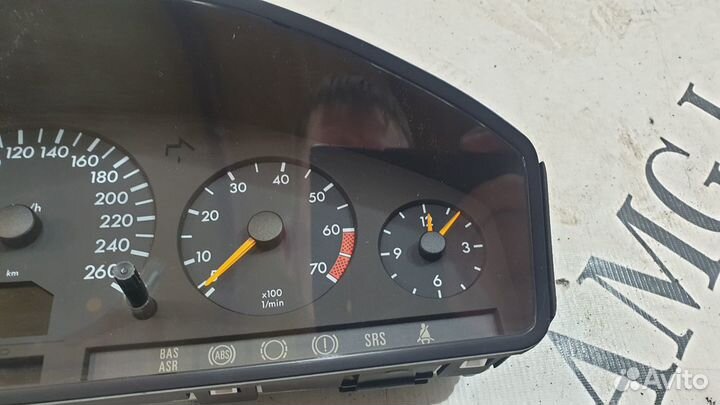 Приборная панель на Mercedes-Benz W140