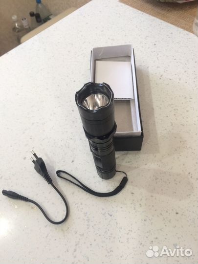 Надежный фонарик с встроенным отпугивателем собак