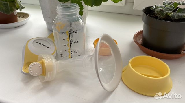 Молокоотсосник medela ручной