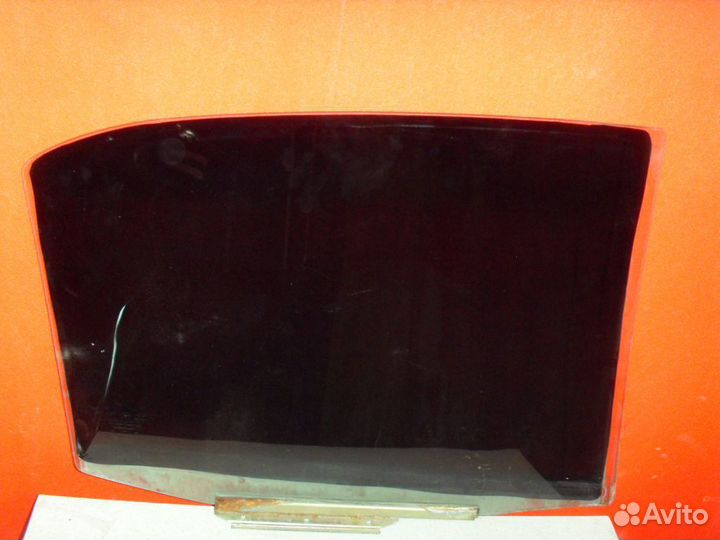 Стекло двери задней левой 1018005131 Geely MK