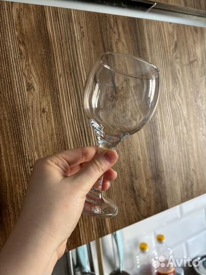 Стеклянные бокалы