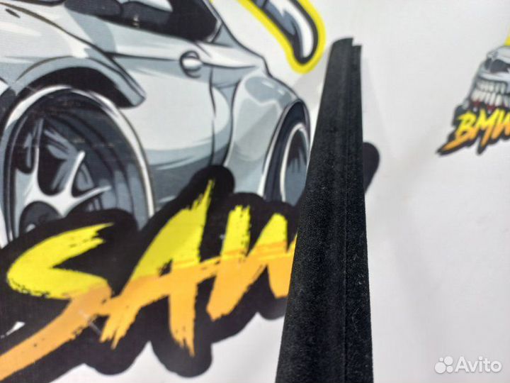 Уплотнитель стекла передний левый Audi A4 B6 AMB