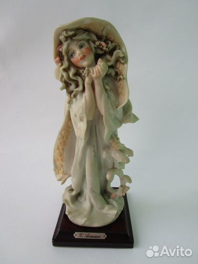 Статуэтка девушка С птицами серия времена года