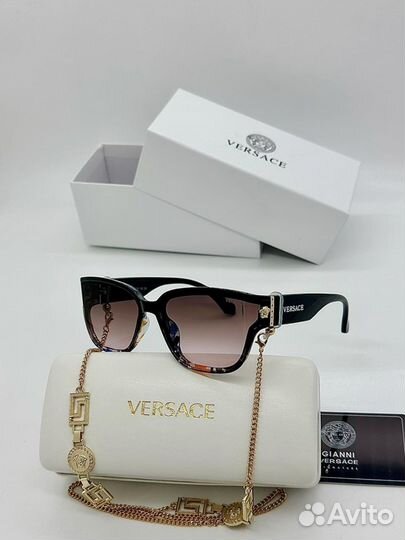 Солнцезащитные очки versace