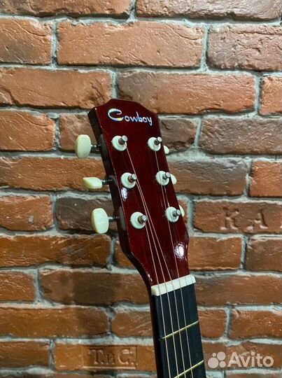 Акустическая гитара натуральная