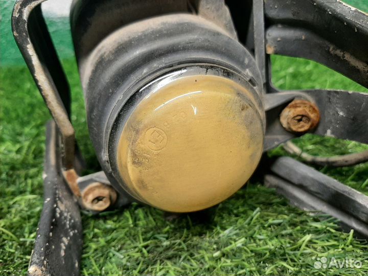 Фара противотуманная на Mitsubishi Carisma